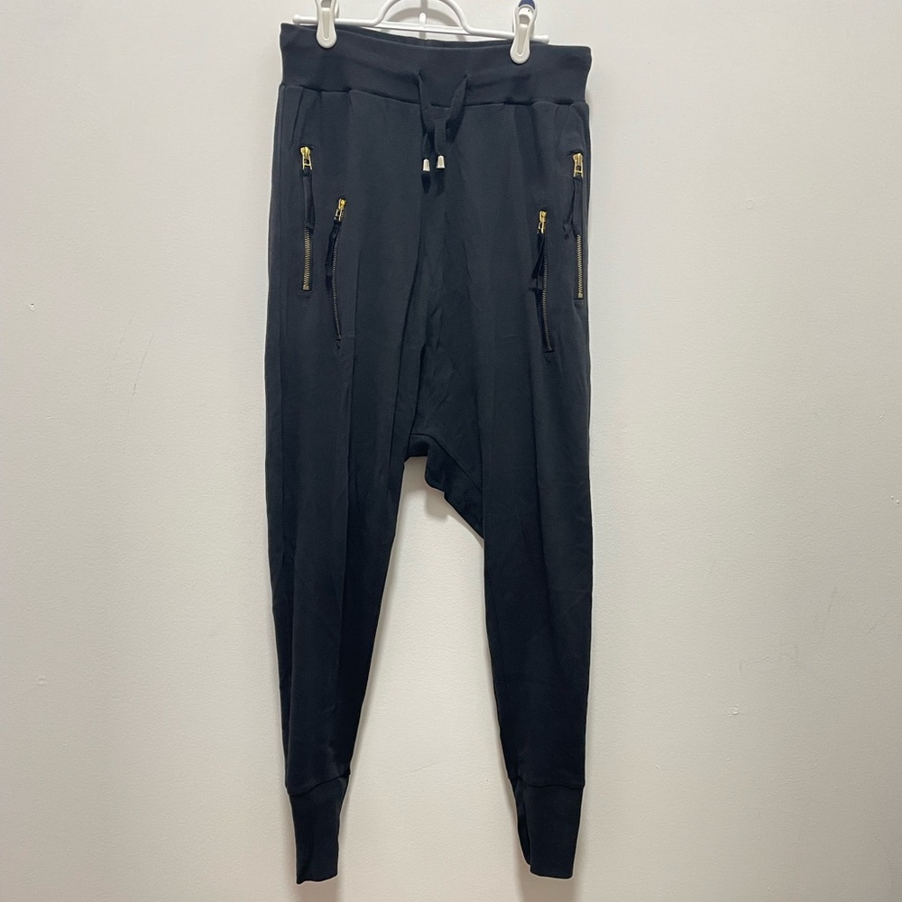 UNCON | ACTIVE
Black Drop Crotch Joggers with Gold Zips
Regular price$308.00